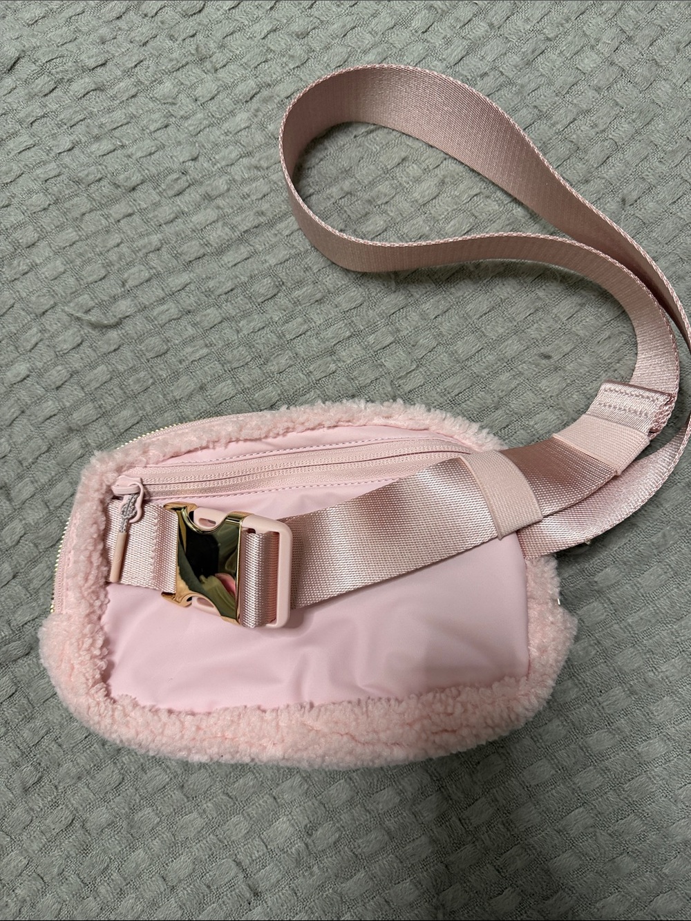 lululemon athletica Plush Pink Sherpa Crossbody Bag - Picture 2 of 3